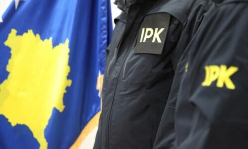 Pejë – Rrahu bashkëshorten, arrestohet polici