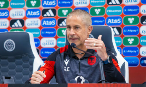Sylvinho flet para ndeshjes me Letoninë, mungesa e Gjimshitit dhe zëvendësimi i tij si kapiten…