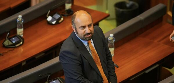 Xhaferi: Gjykata s’mund t’ua marrë mandatet deputetëve