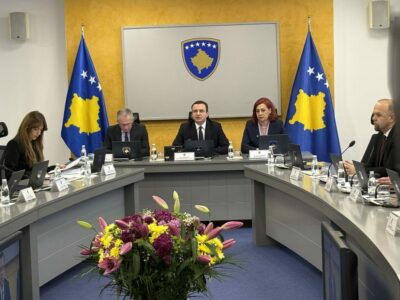 Qeveria në detyrë njofton mbledhje në ora 12:00