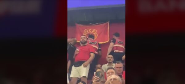 Policia e Shtetit e largon flamurin e UÇK-së në stadiumin “Air Albania”