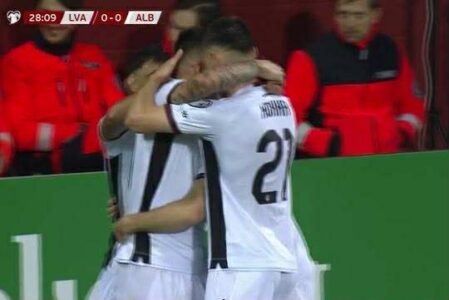 Manaj nuk ia vet letra Letonisë, e çon topin në rrjet pas një rrëmuje në mbrojtjen kundërshtare