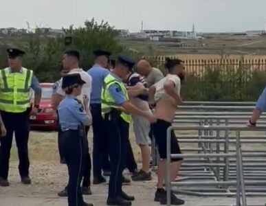 Një i ri serb tenton ta provokojë policin e Kosovës gjatë hyrjes për festën e Vidovdanit në Gazimestan