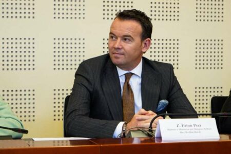 “Është çështje e shijes…” – Peci pyetet se pse edhe OJQ`të e Presidentja po e interpretojnë ndryshe nga ta aktgjykimin e Kushtetueses