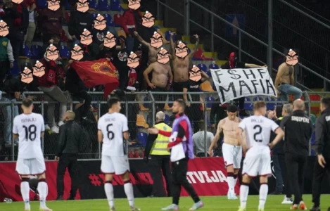 Tifozat Kuq e Zi thonë se u penguan nga FSHF-ja edhe në Letoni