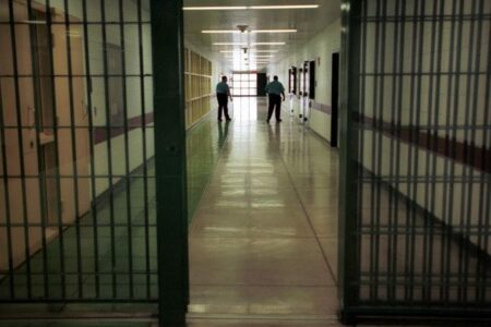 Arratisja e të burgosurit: Pezullohen nga puna Drejtori i Qendrës së Paraburgimit në Mitrovicë dhe tre zyrtarë