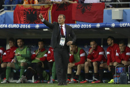 Në Tiranë nuk mungon as Gianni, trajneri italian në mbështetje të Shqipërisë