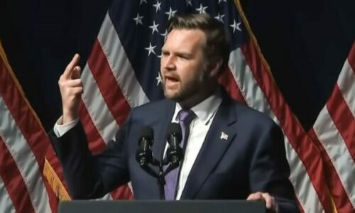 Zëvendëspresidenti amerikan tregon gishtin e mesëm gjatë fjalimit në darkën republikane