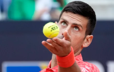 E papritur, Gjokoviqi “lavdëron” Shqipërinë