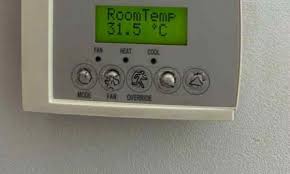 Temperaturat e larta në Pallatin e Drejtësisë, ankohen punëtorët: A duhet të pësoj dikush, që të ketë reagime nga MPB?