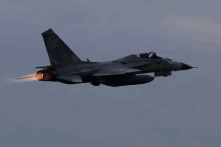 Izraeli pretendon se i ka sulmuar 6 aeroporte në Iran dhe ka shkatërruar 15 aeroplanë