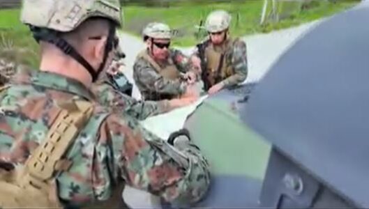 Ushtarët maqedonas nën KFOR vazhdojnë patrullimet për stabilitet në Pejë