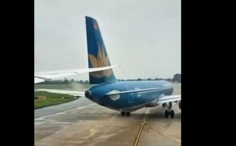 Dy aeroplanë përplasen në pistën e aeroportit në Vietnam