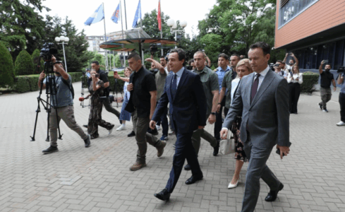 Dalja nga ngërçi, partitë takohen pas aktgjykimit të Kushtetueses