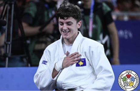 Laura fiton me super-hedhje