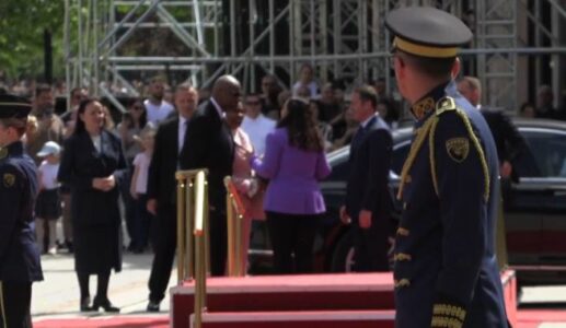 Osmani pret me ceremoni shtetërore Guvernatorin e Përgjithshëm të Antigua dhe Barbudas, Sir Rodney Williams