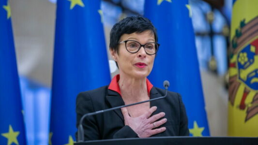 Komisionerja e BE-së, Marta Kos mbërrin në Maqedoninë e Veriut