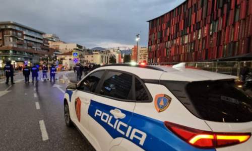 Policia ‘blindon’ hotelin ku po qëndron ekipi serb i futbollit, njofton bllokime dhe masa të reja