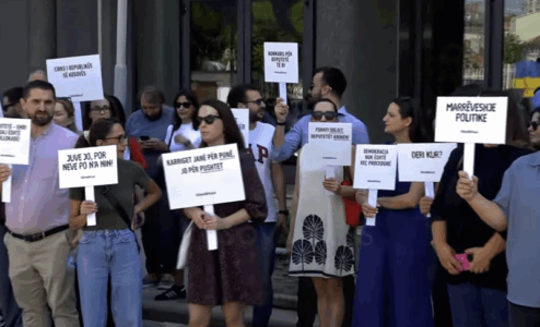 Shoqëria civile proteston para Kuvendit: A doni me shku edhe në deti?