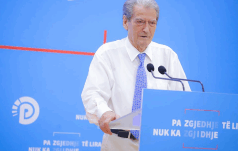 Berisha: Qeveria llogarit mallrat për Kosovën si eksporte shqiptare