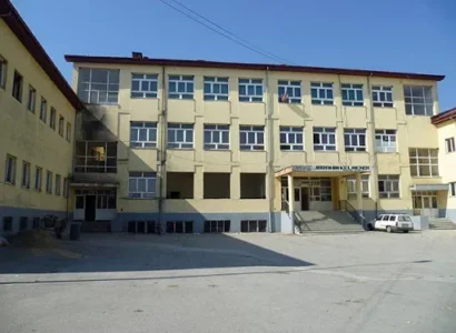 Presheva mes dy duarve: Beogradi i Vuçiqit vendos, njerëzit e Kurtit përfitojnë