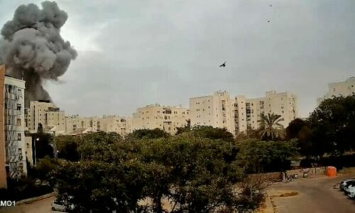 Irani mohon se ka qëlluar me raketa Izraelin pas fillimit të armëpushimit