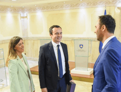 Pas vendimit nga Kushtetuesja, VV thërret konferencë për media – flasin Haxhiu e Konjufca