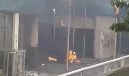 Përfshihet nga zjarri një pjesë e Qendres Tregëtare në Breg të Diellit