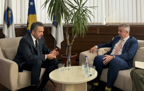 Hargreaves e Radoniqi flasin për zgjedhjet lokale: Të gjithë t’i respektojnë ligjet dhe procedurat