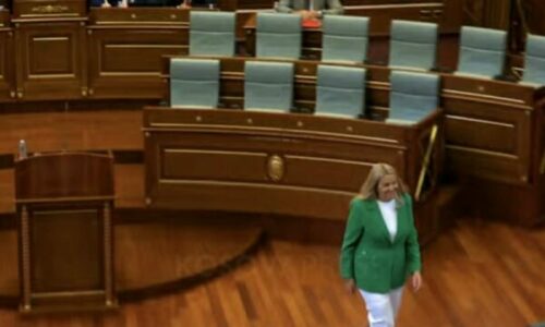 Kadrijaj “e propozon Kurtin”: S’është këtu, paska shku në pushime në Greqi