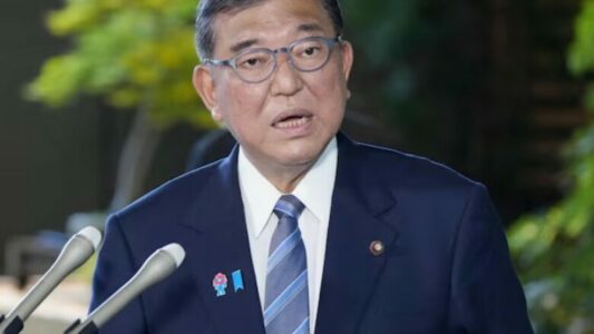 Kryeministri i Japonisë, do të japë dorëheqjen pas humbjes së madhe në zgjedhje dhe marrëveshjes tregtare me Trumpin