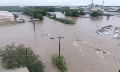 Kërkimet për të zhdukurit në Teksas vazhdojnë, teksa numri i viktimave rritet në 51
