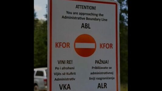 Kërcënimet e Vuçiqit, KFOR vendos tabela paralajmëruese në kufi me Serbinë: Kemi vendosur shenja që të zvogëlohet rreziku i kalimeve të paqëllimshme