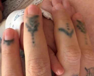 Pak ditë pasi u bë nënë, Dafina Zeqiri: Jam shumë e emocionuar, nder e respekt për të gjitha nënat që sakrifikojnë gjithçka