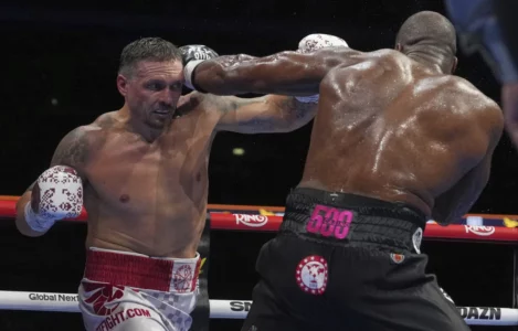 Usyk, mbret i kategorisë së rëndë