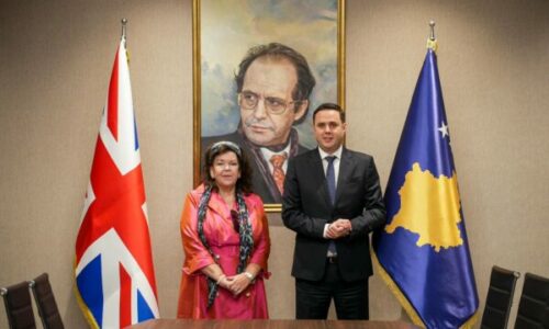 Takimi me emisaren britanike, Abdixhiku flet me të për krizën institucionale