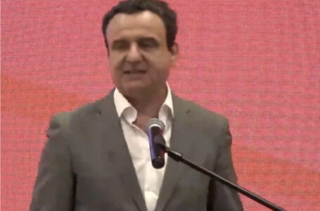 100 mijshet e shtetit po derdhen tek familjarët e VV, Kurti:Qeveria jonë ua ka ndalur pasurimin opozitës