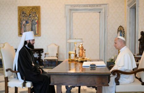Papa Leo diskuton luftën në Ukrainë me një zyrtar të Kishës Ortodokse Ruse