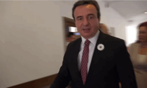 Afati 30 ditor drejt fundit, Kurti s’i ndalet gazetarëve – Thotë se i ‘‘duhet me shku me shpejtësi’’