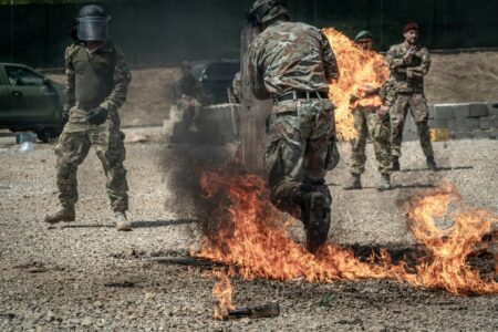 Ushtarët e KFOR`it trajnohen për kontroll të turmave dhe trazirave