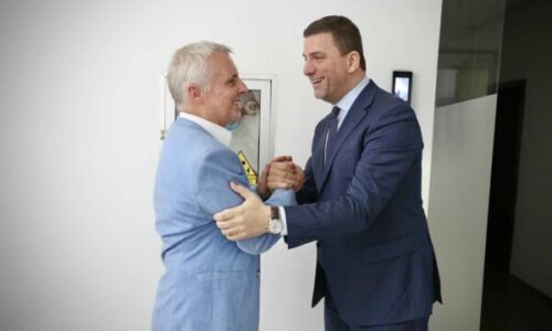 Rohde shkon në zyret e PDK-së, Krasniqi: Diskutuam rrugën e domosdoshme për tejkalimin e bllokadës politike