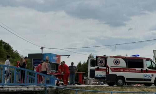 Lëndohet një vajzë në pishinën e Gërmisë, këshilli lokal fajëson komunën