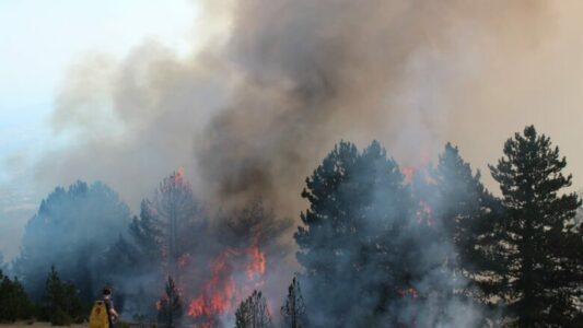 15 vatra aktive zjarri në Kosovë, helikopterët e KFOR-it ndërhyjnë në Skenderaj