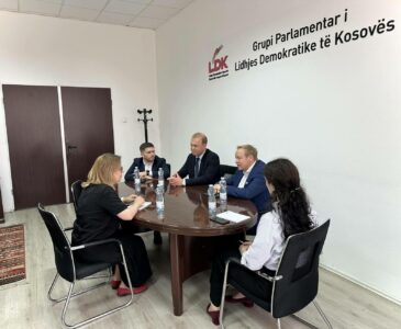 Bajrami pret në takim deputetë të Bundestagut gjerman: Folëm për nevojën urgjente të heqjes së sanksioneve ndaj Kosovës