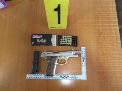 Arrestohet një 26-vjeçar për armëmbajtje pa leje në Mitrovicë, i konfiskohet pistoleta me 28 fishekë