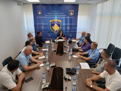 Prokuroria në Pejë mban takim për luftimin e rasteve të trafikimit me qenie njerëzore