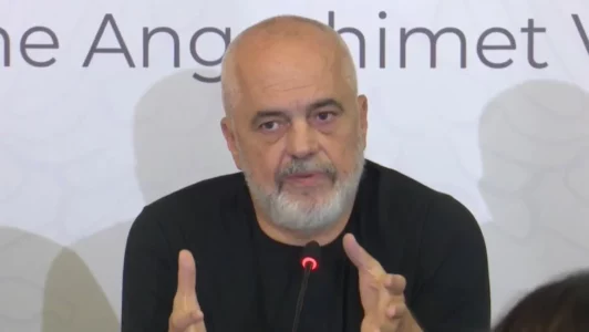 Takimi me kryetarët e bashkive, Rama vlerëson vetëm një prej tyre: Duhet të merrni shembull