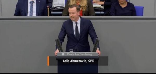 Deputeti gjerman kritikon heshtjen për shqiptarët në Serbi dhe mbështet anëtarësimin e Kosovës në KiE