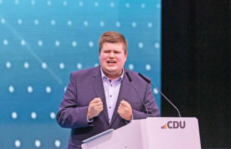 Kusht për të hyrë në BE: Deputeti gjerman thotë se Kosova duhet të ketë një qeveri stabile