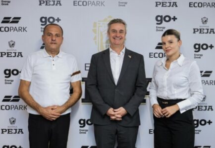 Ambasadori i Mbretërisë së Bashkuar viziton fabrikën e Birra Peja: Model i suksesit teknologjik në rajon